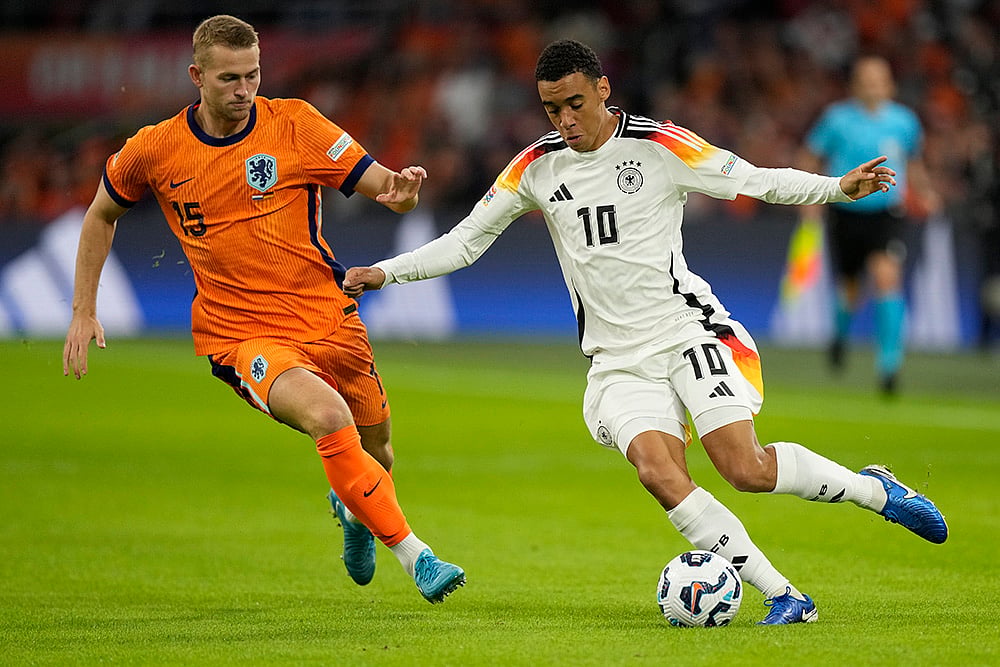UEFA Nations League, Netherlands vs Germany: Matthijs De Ligt of the Netherlands, left, and Germany's Jamal Musiala fight for the ball  - | Photo: AP/Peter Dejong